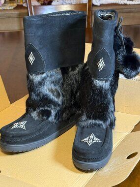 Manitobah Waterproof Snowy Owl Black Suede Mukluk Boots Women's 9 Like New